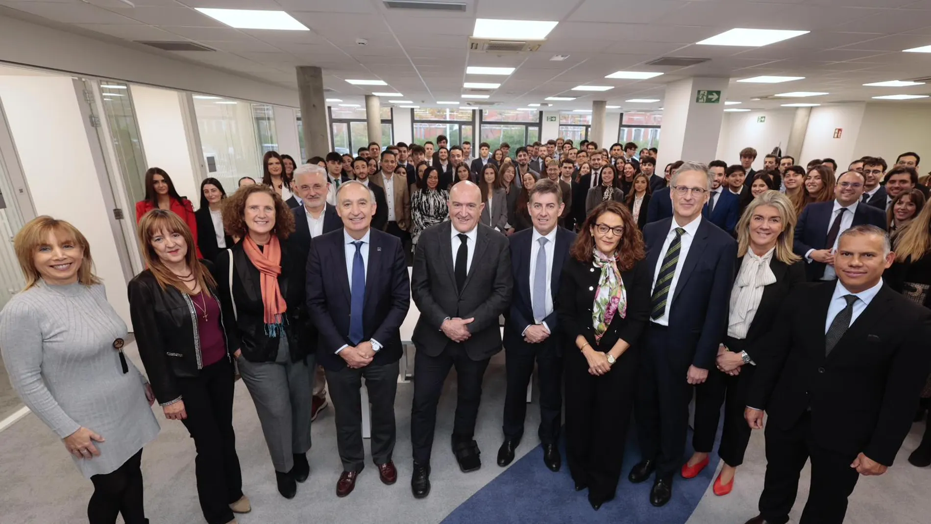 El alcalde de Valladolid, Jesús Julio Carnero, participa en la inauguración de la ampliación de las instalaciones de PricewaterhouseCoopers
