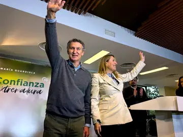 El presidente del PP, Alberto Núñez Feijóo, apoya a la candidata a revalidar la Presidencia de la Junta de Extremadura, María Guardiola en un acto en Don Benito DON BENITO (BADAJOZ, 04/12/2025.- El presidente del PP, Alberto Núñez Feijóo (c), junto a la candidata a revalidar la Presidencia de la Junta de Extremadura, María Guardiola durante un acto del partido en la localidad pacense de Don Benito, de cara a los comicios autonómicos el próximo 21 de Diciembre. EFE/ Samuel Sánchez