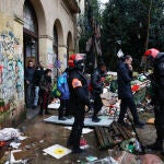 Desalojo del antiguo colegio okupado del barrio de Martutene en San Sebasti&aacute;n