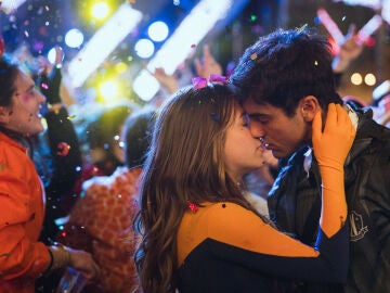 &Oacute;scar Casas y Ana Jara enamorados en el Entroido de Ver&iacute;n