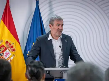 Clavijo muestra su apoyo a la consejera canaria de Turismo, que recibe amenazas por la norma de alquiler vacacional Clavijo muestra su apoyo a la consejera canaria de Turismo, que recibe amenazas por la norma de alquiler vacacional