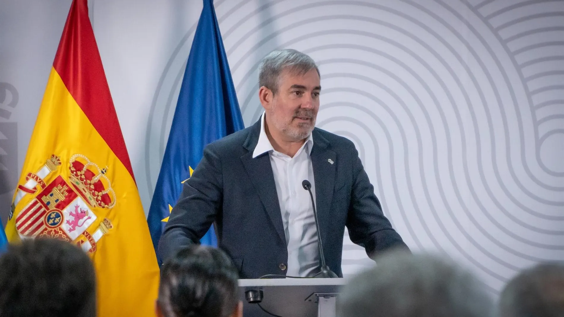 Clavijo muestra su apoyo a la consejera canaria de Turismo, que recibe amenazas por la norma de alquiler vacacional