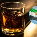 Imagen de archivo sobre un licor y una bandera extremeña