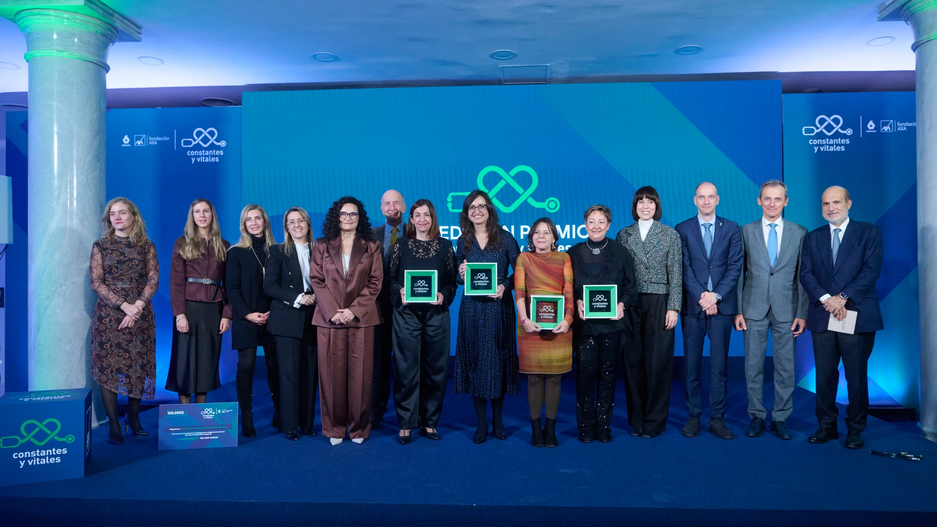 Foto de familia de los galardonados con los Premios Constantes y Vitales a la Investigación biomédica y la Prevención en salud