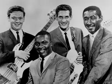 Cropper (segundo desde la derecha) con Booker T. y los MG, en 1967 Cropper (segundo desde la derecha) con Booker T. y los MG, en 1967