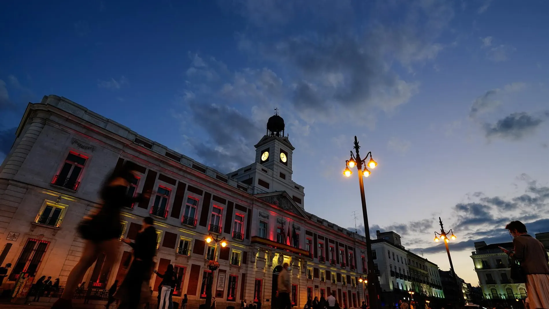 MADRID.-La Real Casa de Correos se iluminará con la bandera de España con un videomapping por el Día de la Constitución