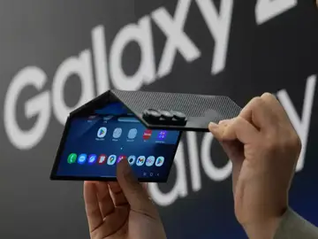 Mientras Samsung presume del Galaxy Z Trifold, el Nubia Flip con OLED gana terreno por menos de 350 euros Galaxy Z Trifold