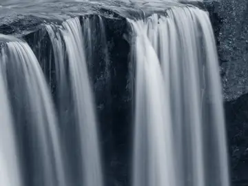 Además de monumentos, España cuenta con paisajes impresionantes que recuerdan a otros lugares del mundo, como algunas de las cascadas más bonitas Además de monumentos, España cuenta con paisajes impresionantes que recuerdan a otros lugares del mundo, como algunas de las cascadas más bonitas