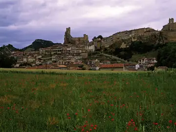 Vista general de la ciudad burgalesa de Frías Vista general de la ciudad burgalesa de Frías