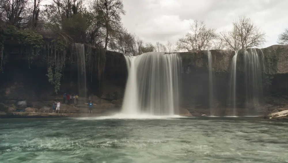 En España se encuentran algunas de las cascadas más bonitas del mundo, que recuerdan al Niágara o a Islandia