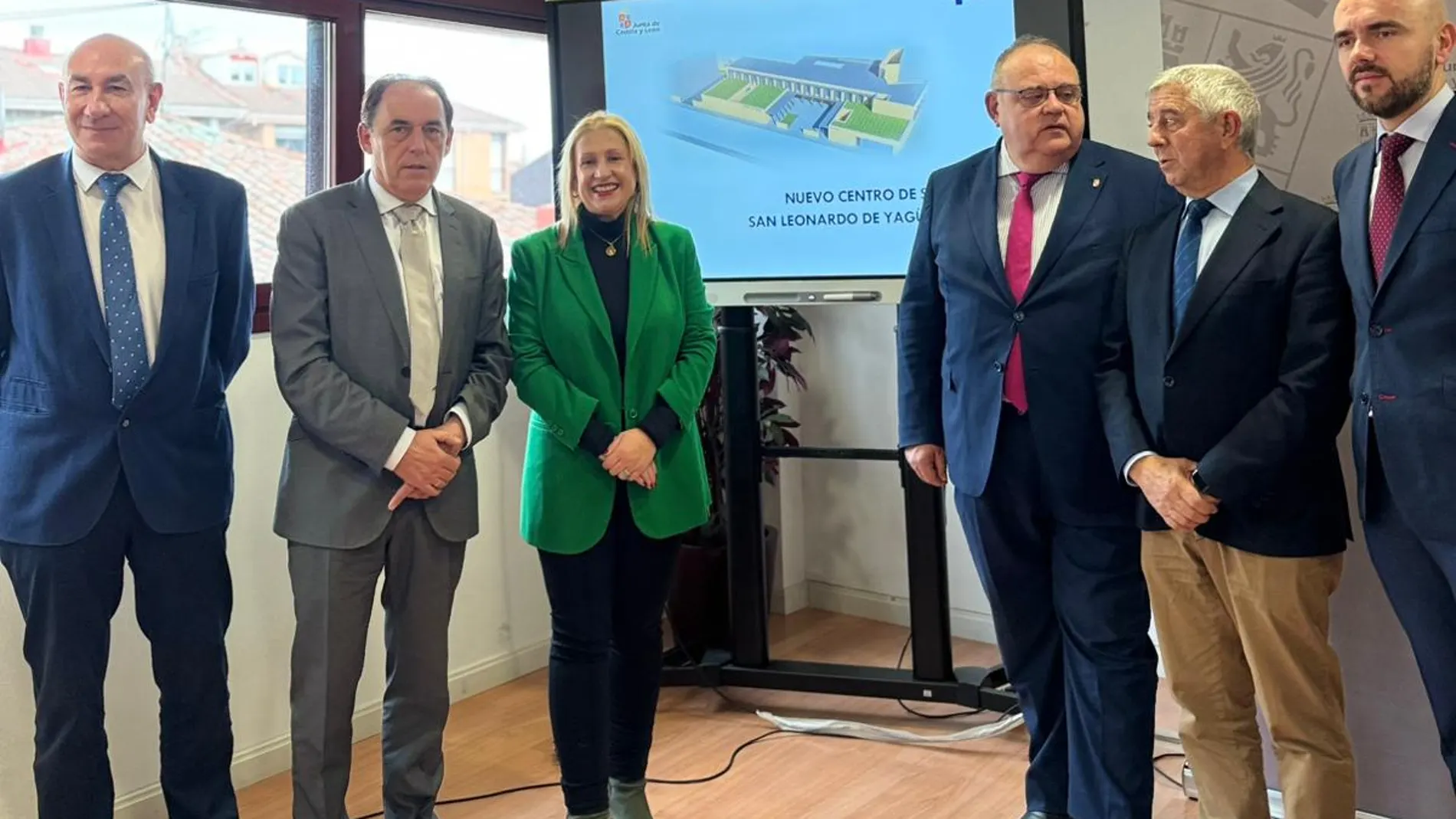 Alejandro Vázquez presenta el proyecto junto a Benito Serrano y Yolanda de Gregorio, entre otros