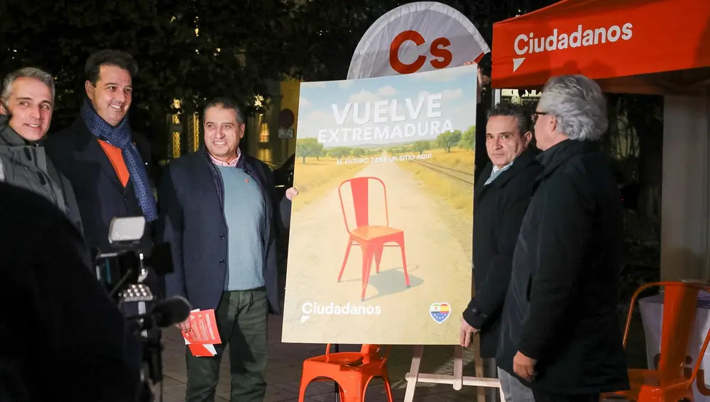 21D.- Ciudadanos llama a "hacer volver Extremadura" con una campaña marcada por "sillas vacías de miles de extremeños"