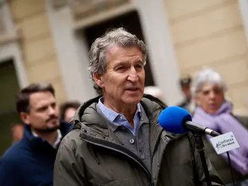 Feijóo y Guardiola participan en un mitin en Don Benito (Badajoz) El presidente del Partido Popular, Alberto Núñez Feijóo, ofrece declaraciones a los medios durante un mitin del PP, a 4 de diciembre de 2025, en Don Benito, Badajoz, Extremadura (España). El mitin se enmarca dentro de la precampaña electoral para las elecciones a la Junta de Extremadura que se celebrarán el próximo 21 de diciembre. 04 DICIEMBRE 2025;CAMPAÑA ELECTORAL Andrés Rodríguez / Europa Press 04/12/2025