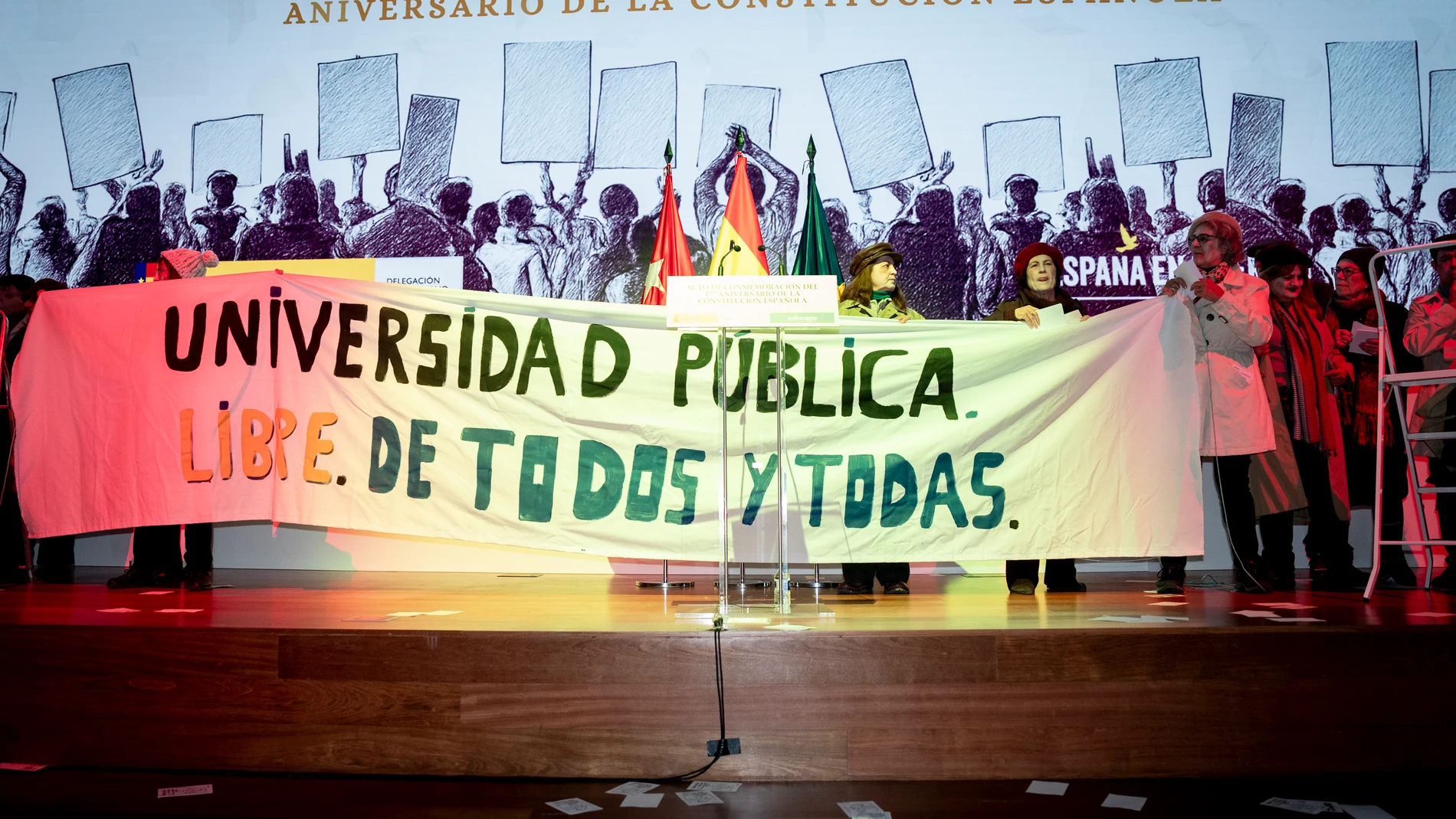 Actuación teatral durante el acto de conmemoración del 47º aniversario de la Constitución Española, en la sede de la UNED-Escuelas Pías, a 5 de diciembre de 2025, en Madrid (España). La Delegación del Gobierno en la Comunidad de Madrid ha organizado, un año más, este acto para conmemorar el espíritu de concordia de la Constitución. En esta ocasión, el acto servirá para reivindicar el artículo 27, que reconoce el principio ‘“Todos tienen derecho a la educación”. 05 DICIEMBRE 2025 A. Pérez Me...