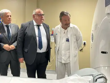 El consejero de Sanidad visita el Hospital de León El consejero de Sanidad visita el Hospital de León