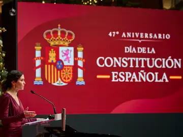 La presidenta de la Comunidad de Madrid, Isabel Díaz Ayuso, preside el acto de celebración del 47º aniversario La presidenta de la Comunidad de Madrid, Isabel Díaz Ayuso, preside el acto de celebración del 47º aniversario de la Constitución Española en la Real Casa de Correos, sede del Gobierno regional. © Alberto R. Roldán / Diario La Razón. 05 12 2025