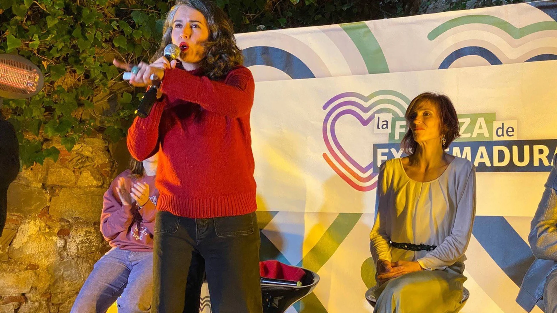 21D.- Bustinduy dice que Irene de Miguel es una "extraordinaria candidata" para la que pide el voto porque "no da igual"