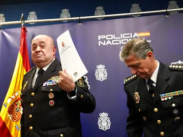 El jefe Superior de la Policía Nacional en Castilla y León, Juan Carlos Hernández Muñoz, responde a las preguntas de los medios de comunicación El jefe Superior de la Policía Nacional en Castilla y León, Juan Carlos Hernández Muñoz, responde a las preguntas de los medios de comunicación