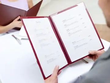Cómo leer correctamente la carta de un restaurante: Lo que los camareros a menudo no mencionan Cómo leer correctamente la carta de un restaurante: Lo que los camareros a menudo no mencionan