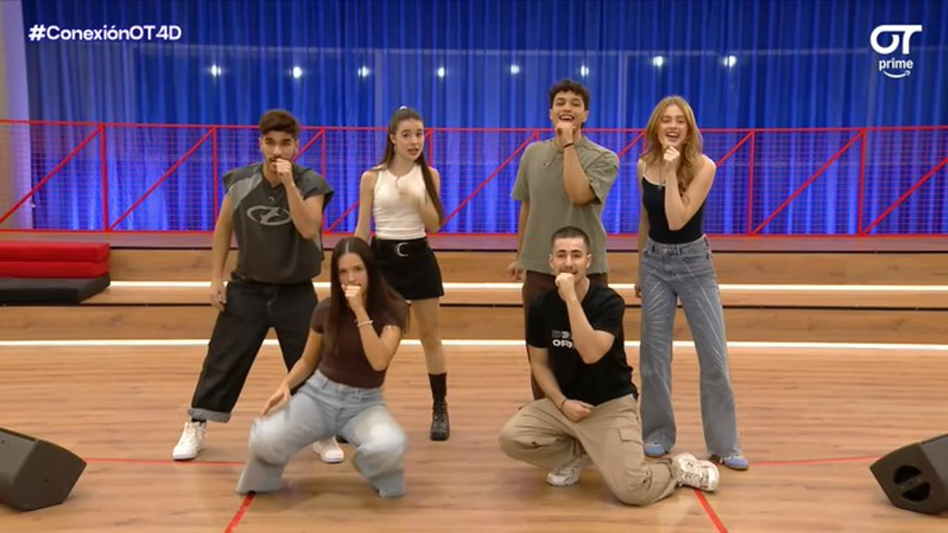 Los concursantes restantes de 'Operación Ttriunfo 2025' durante el Primer pase de micros de la Gala 12