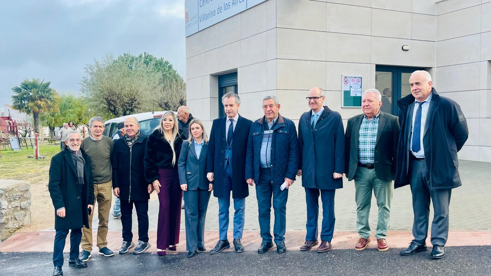 El presidente de la Diputación de Salamanca, Javier Iglesias, el gerente de Atención Primaria en Salamanca, Luis Javier González, el alcalde de Villarino de los Aires, Matías Martín, y los diputados comarcales, Jesús María Ortiz y Luis Rodriguez, visitan el nuevo Centro de Guardias Médicas de Villarino de los Aires