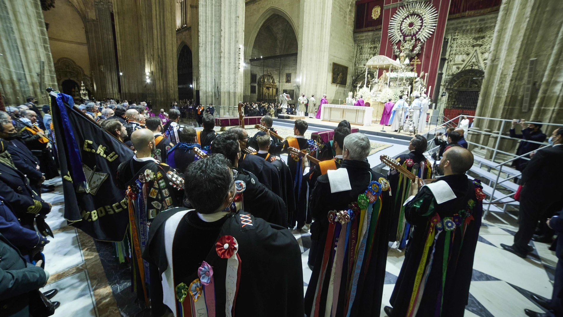 Una tuna en la Catedral de Sevilla