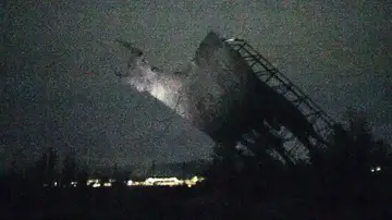 Juventudes abertzales derriban el único toro de Osborne del País Vasco "por españolista" Juventudes abertzales derriban el único toro de Osborne del País Vasco "por españolista"