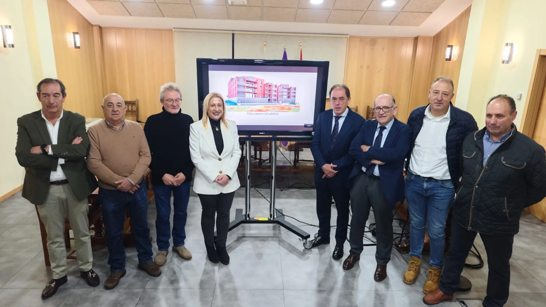 El director general de Infraestructuras y Sostenibilidad Ambiental, José Manuel Jiménez, acompañado del alcalde de Golmayo, Benito Serrano, y la delegada territorial, Yolanda De Gregorio
