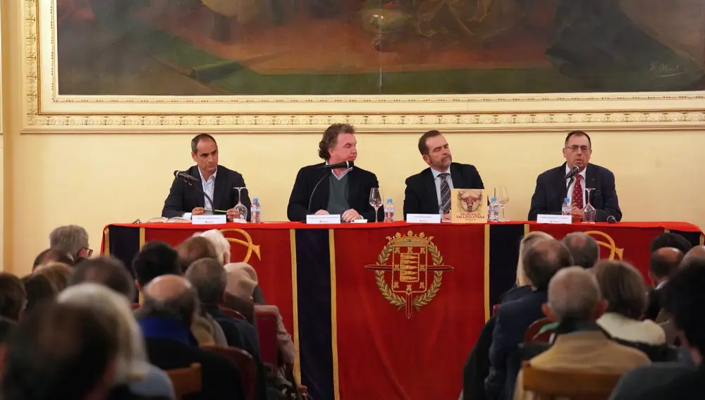 Mesa Redonda "El hombre, el mito y todas sus máscaras"