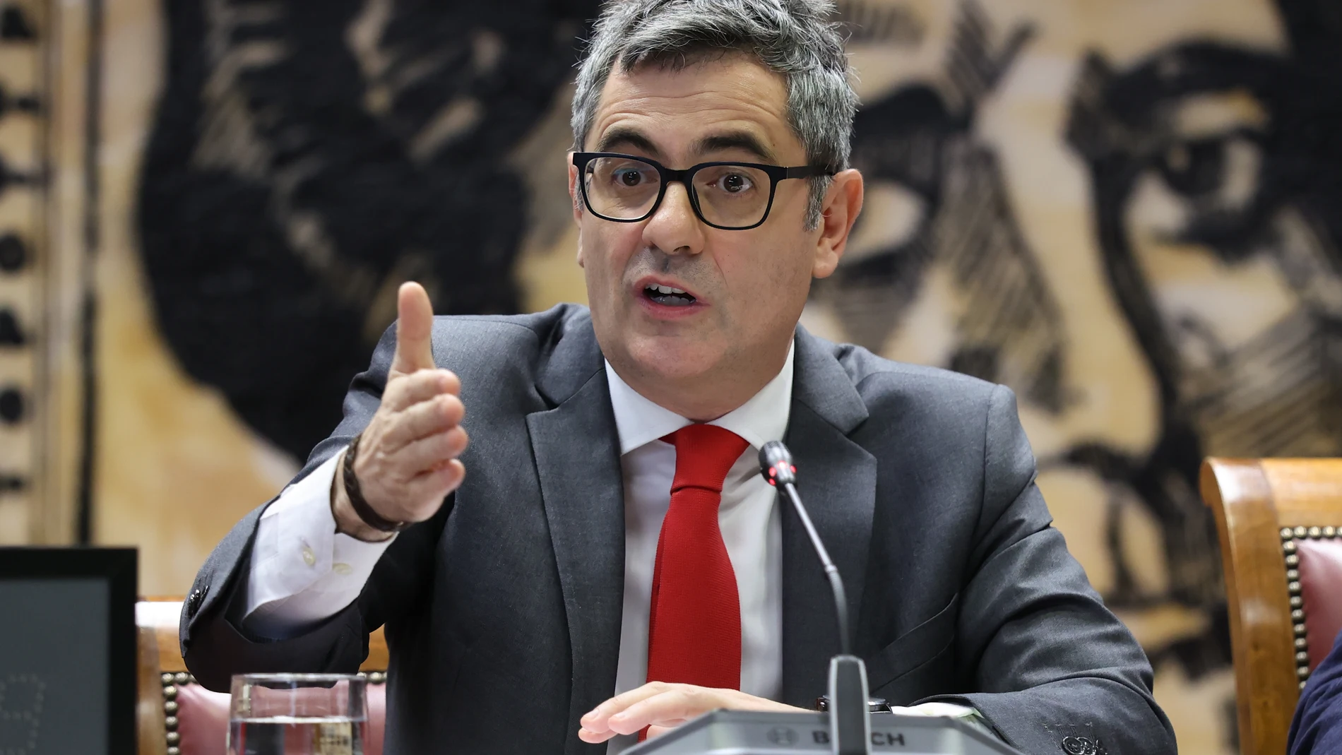 El ministro de la Presidencia, Justicia y Relaciones con las Cortes, Félix Bolaños, comparece ante la comisión de Investigación sobre la gestión del Presidente del CIS, en el Senado, a 5 de diciembre de 2025, en Madrid (España). Bolaños comparece en la comisión de investigación que impulsó el PP en el Senado sobre la gestión del Centro de Investigaciones Sociológicas (CIS), siendo el primer miembro del Gobierno que será interrogado en este foro parlamentario. 05 DICIEMBRE 2025 Alejandro Mar...