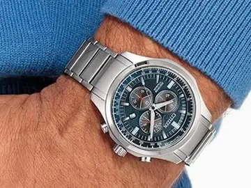 Su movimiento Eco-Drive funciona con luz y ofrece hasta 5 meses de autonomía Citizen AT2530-85L