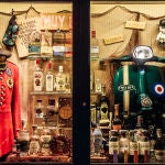 Algunas de las botellas de Gin MG con las que cuenta el Bar Chelsea de Le&oacute;n