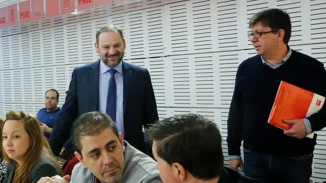 Abalos y Salazar en la sede de Ferraz