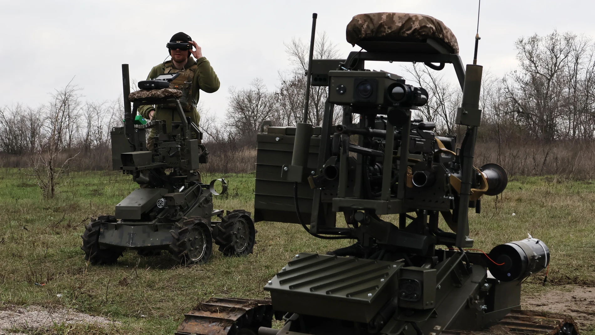 ZAPORIZHZHIA (Ukraine), 06/12/2025.- A handout photo made available by the press service of the 65th Separate Mechanized Brigade of the Ukrainian Armed Forces shows specialists testing ground-based robotic systems at a testing ground before they are sent to a fighting zone, in an undisclosed location in the Zaporizhzhia area, Ukraine, 06 December 2025, amid the ongoing Russian invasion. Russian troops entered Ukrainian territory on 24 February 2022, starting a conflict that has provoked destr...