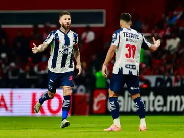 Sergio Ramos marcó de penalti en su último partido con el Monterrey MEX729. TOLUCA (MÉXICO), 06/12/2025.- Sergio Ramos (i) y Jorge Rodríguez de Monterrey celebran un gol este sábado, en un partido por las semifinales del Torneo Apertura 2025 de la Liga MX entre Toluca y Monterrey en el estadio Nemesio Diez en Toluca (México). EFE/Felipe Gutiérrez