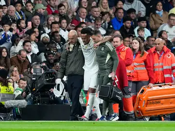 Militao se retira lesionado Eder Militao of Real Madrid CF gets injured during the Spanish League, LaLiga EA Sports, football match played between Real Madrid and RC Celta de Vigo at Bernabeu stadium on December 07, 2025, in Madrid, Spain.AFP7 07/12/2025 ONLY FOR USE IN SPAIN