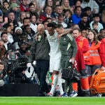 Militao se retira lesionado