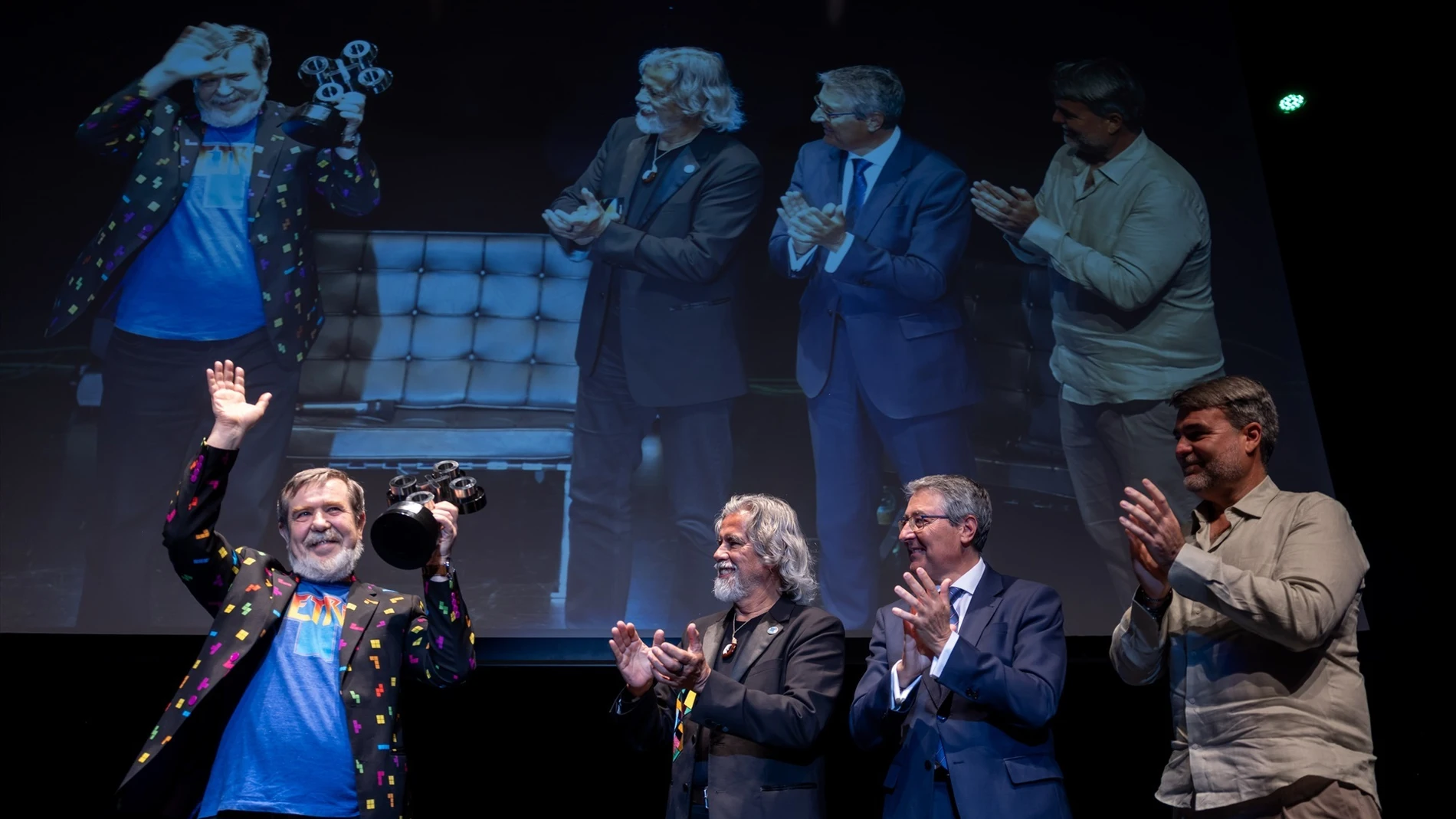 Alexey Pajitnov, el creador del Tetris, recibe el primer premio OXO Legends que entrega el Museo del Videojuego.