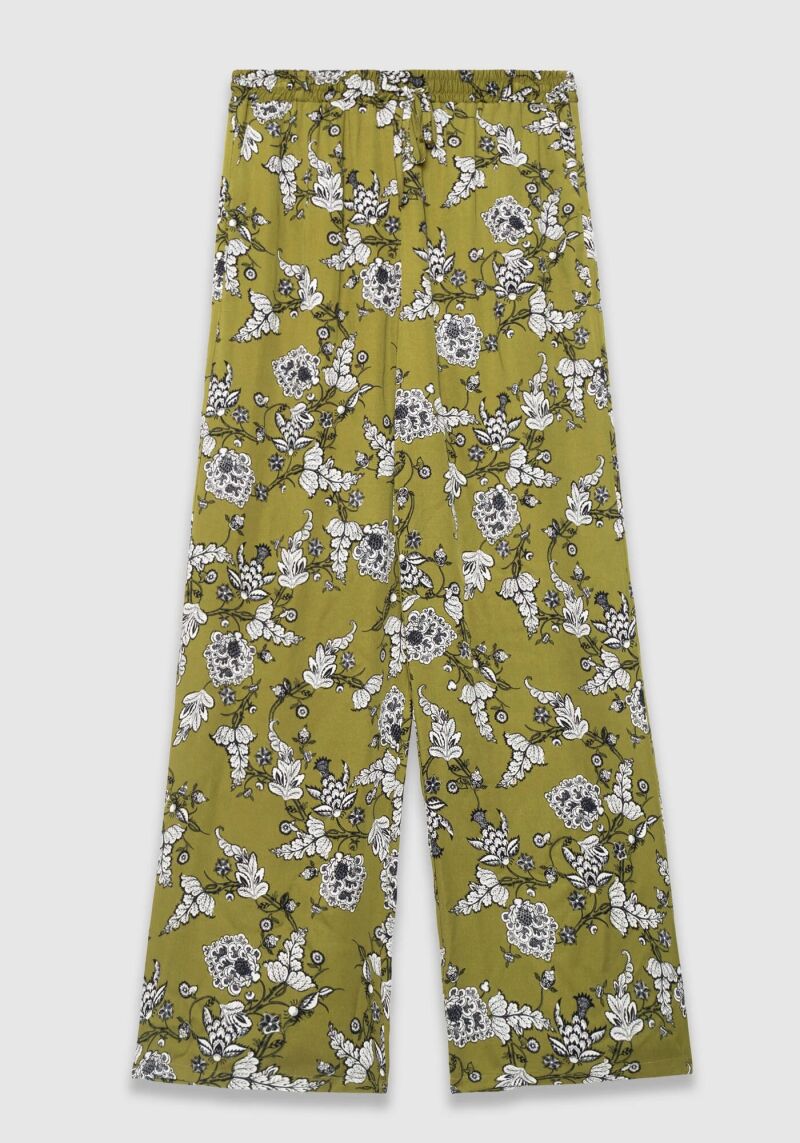 Pantalones florales.