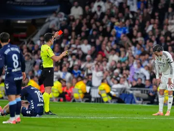 Spain La Liga Soccer Real Madrid's Alvaro Carreras gets a red card during the Spanish La Liga soccer match between Real Madrid and Celta Vigo in Madrid, Spain, Sunday, Dec. 7, 2025. (AP Photo/Manu Fernandez)