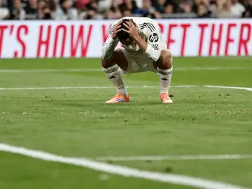 REAL MADRID - CELTA DE VIGO MADRID, 07/12/2025.- El delantero del Real Madrid Gonzalo García se lamenta tras una ocasión fallada, durante el partido de LaLiga de fútbol que Real Madrid y Celta de Vigo disputan este domingo en el estadio Santiago Bernabéu. EFE/Sergio Pérez