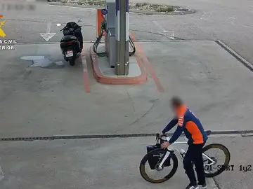 Sucesos.- Detenido el autor del robo de una bicicleta de un piloto de MotoGP durante el Gran Premio de Cheste (Valencia) Se trata de un modelo del que sólo existen dos unidades y tiene un precio de entre 15.000 y 20.000 euros. REMITIDA / HANDOUT por Guardia Civil Fotografía remitida a medios de comunicación exclusivamente para ilustrar la noticia a la que hace referencia la imagen, y citando la procedencia de la imagen en la firma 07/12/2025