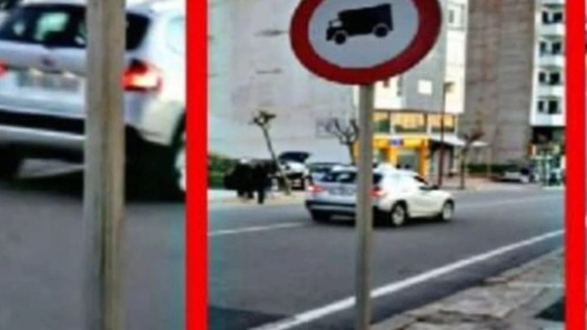 La señal de prohibiciójn fue colocada apresuradamente