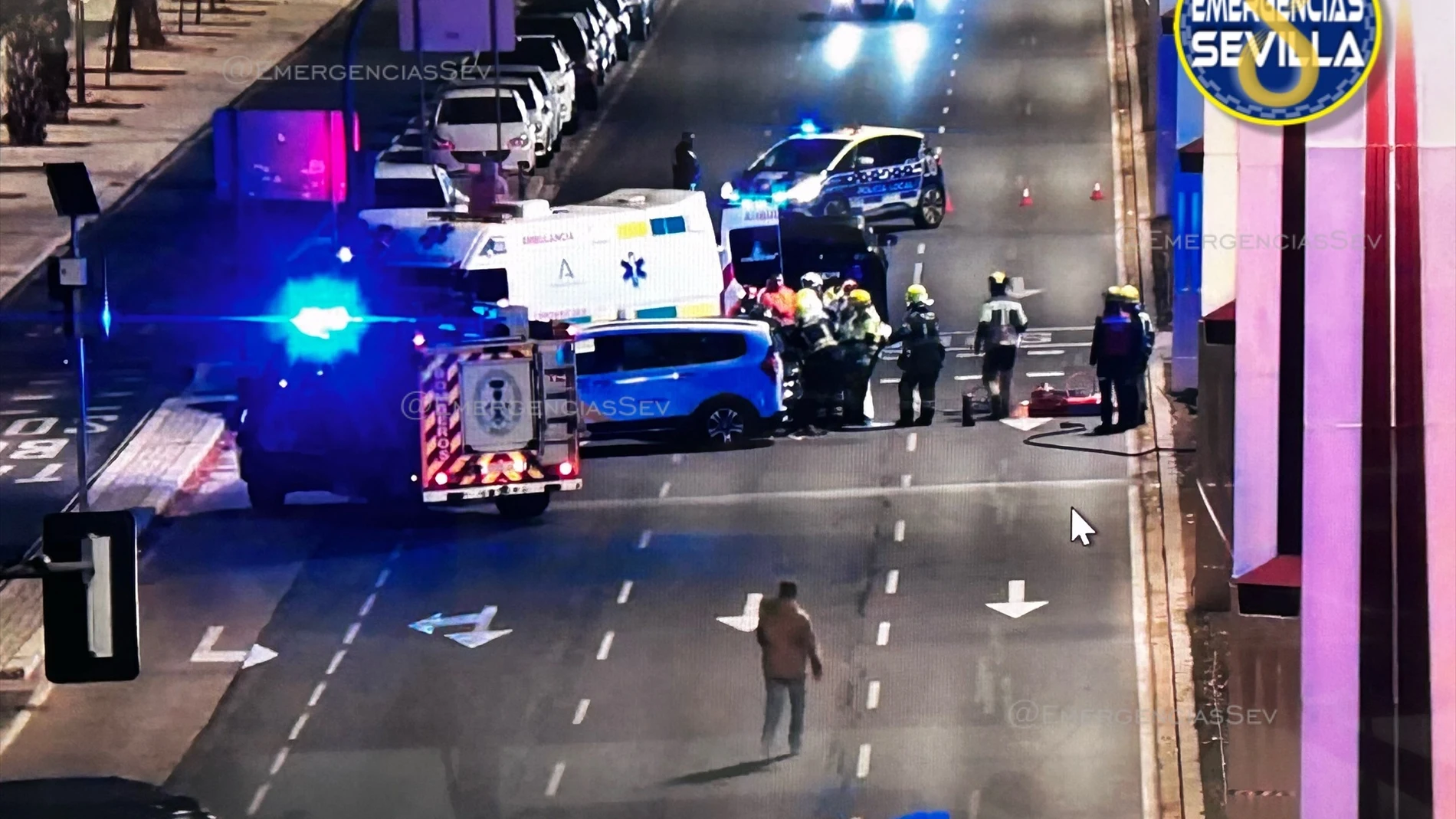 Imagen del siniestro vial en la calle Torneo de Sevilla