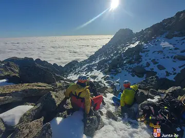 Rescatan en la Sierra de Gredos a un montañero de 42 años lesionado en una pierna Rescatan en la Sierra de Gredos a un montañero de 42 años lesionado en una pierna