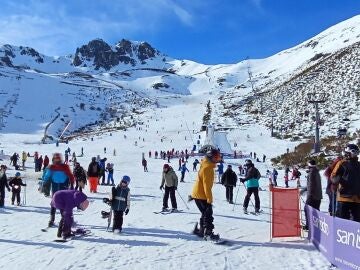 Esquiadores en San Isidro