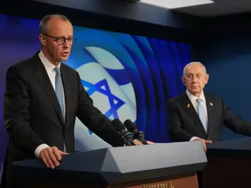 Rueda de prensa conjunta de Friedrich Merz y Benajamin Netanyahu en en Jerusalén FOTODELDÍA - JERUSALÉN, 07/12/2025.- El canciller alemán Friedrich Merz y el primer ministro israelí Benjamin Netanyahu (d), durante una rueda de prensa conjunta dentro del primer viaje de Merz a Israel. EFE/ARIEL SCHALIT / POOL