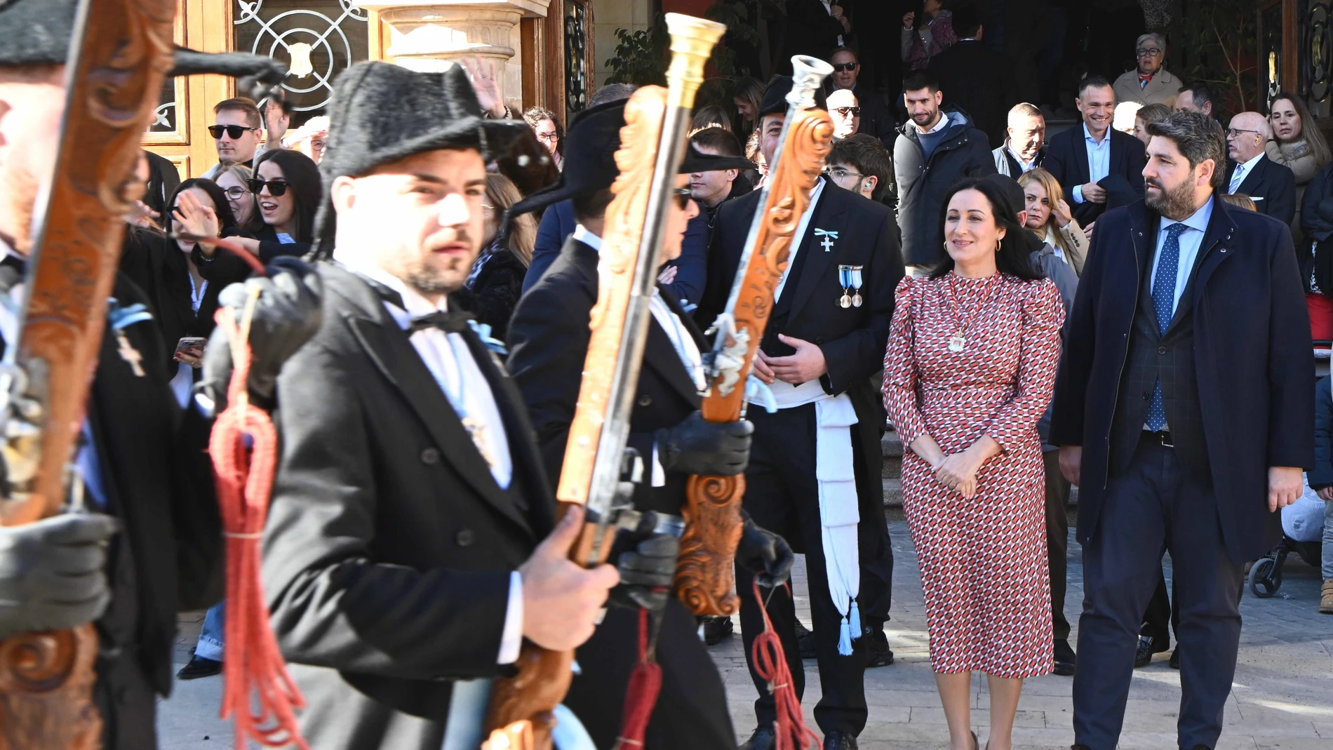 El presidente del Gobierno regional, Fernando López Miras, asistió hoy a la bajada de la patrona de Yecla, la Virgen del Castillo