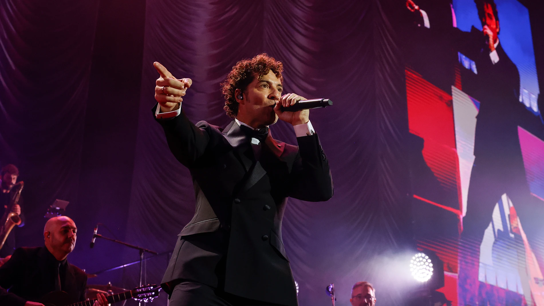Bisbal emociona con su Navidad al Roig Arena de Valencia
