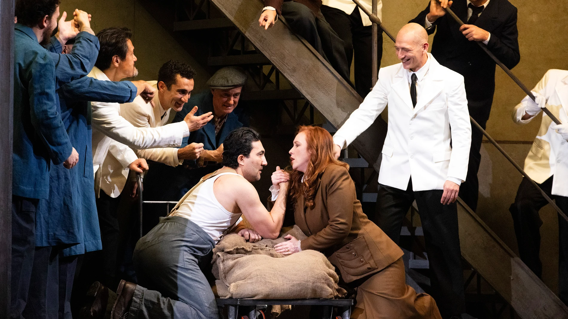 MILÁN, 07/12/2025.- Escena de la ópera 'Lady Macbeth del distrito de Mtsensk' con la que La Scala de Milán ha inaugurado este domingo su temporada lírica, homenajeando a su compositor, Dmitri Shostakóvich en el cincuenta aniversario de su muerte.EFE/ Teatro Alla Scala De Milán ***SOLO USO EDITORIAL/SOLO DISPONIBLE PARA ILUSTRAR LA NOTICIA QUE ACOMPAÑA (CRÉDITO OBLIGATORIO)***